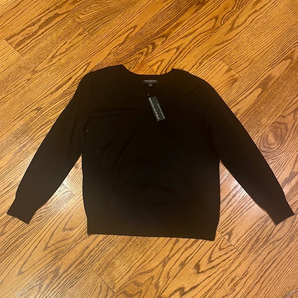 NWT Banana Republic Woman’s Black Wool Sweater Size L